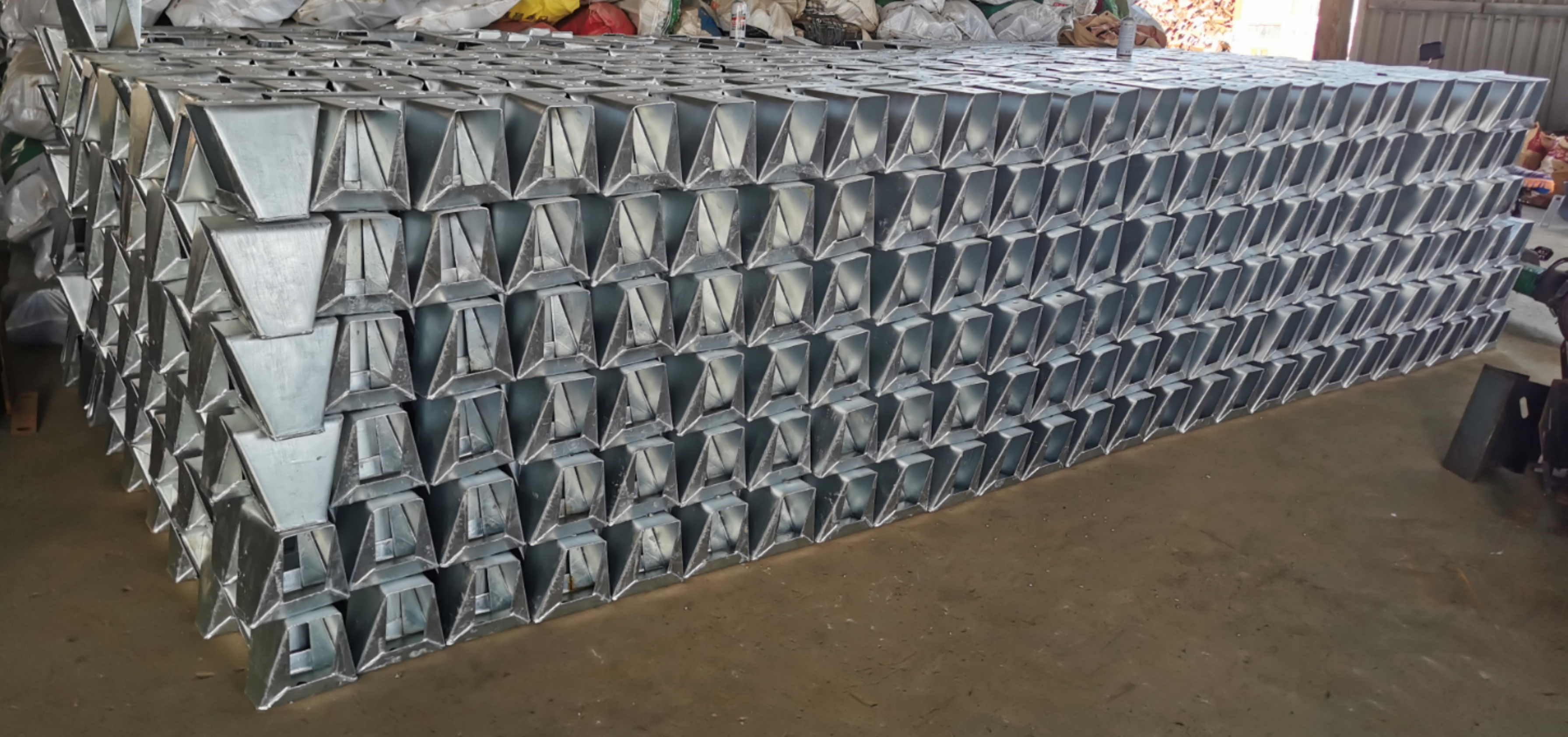 Customized Hot Dip Galvanized Highway Guardrail 345 Material