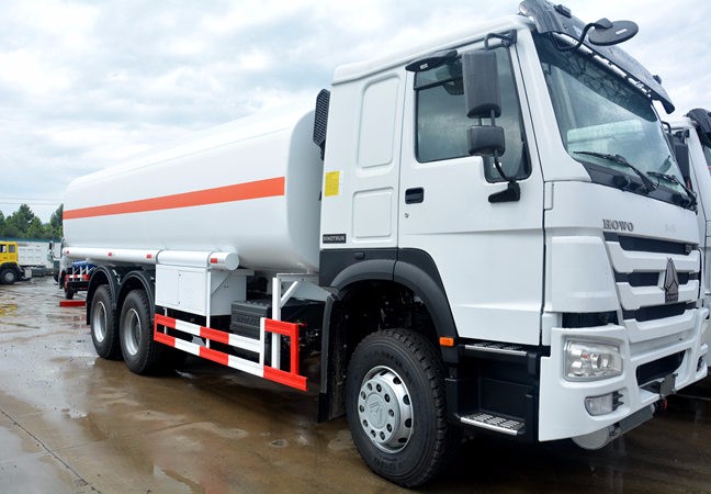 SINOTRUK HOWO 4x2 10,000 Liters oil fuel tank truck capacity for sale