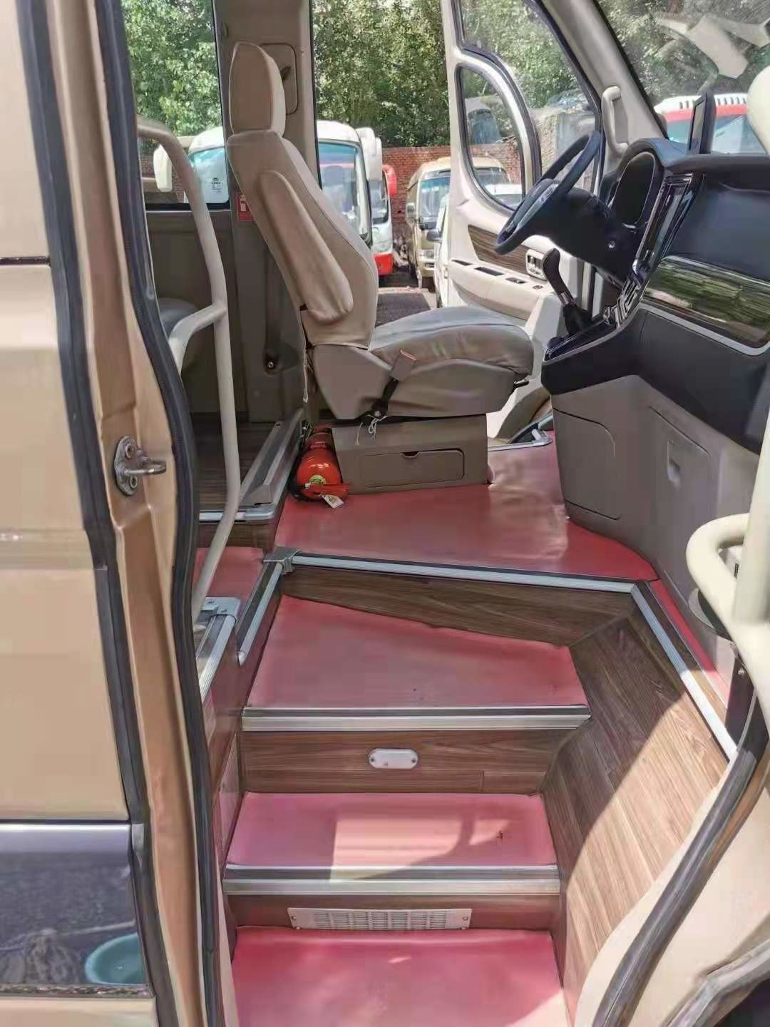 2018 Year 14 Seats Used Yutong Buses CL6 Used Mini Bus Diesel Engine With Luxury Seat