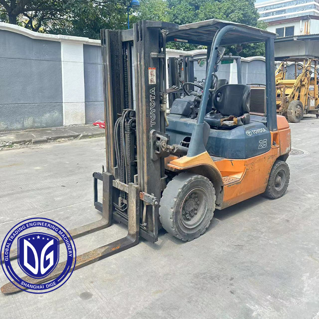 Original Toyota 2.5t Forklift Durable and In Good Condition Available Now