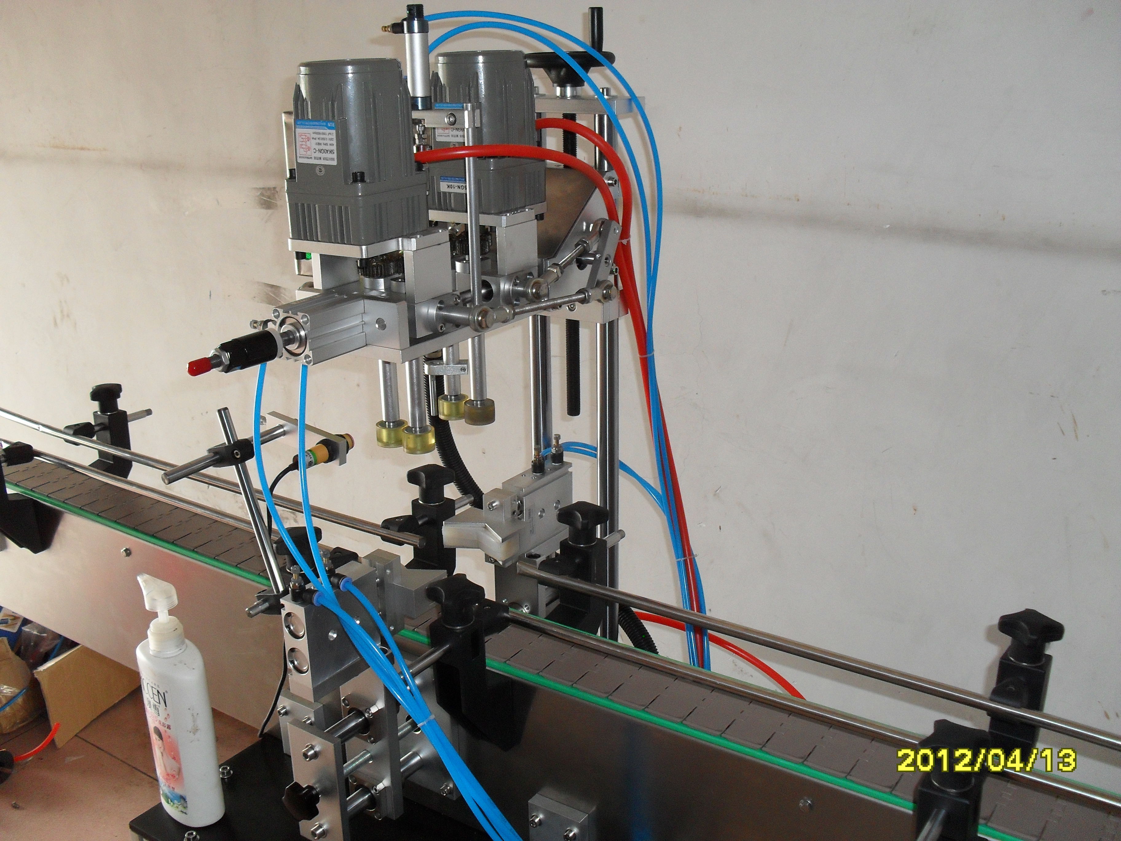 Pneumatic Glass Vial Bottle Screw Automatic Capping Machine Easy To Operate
