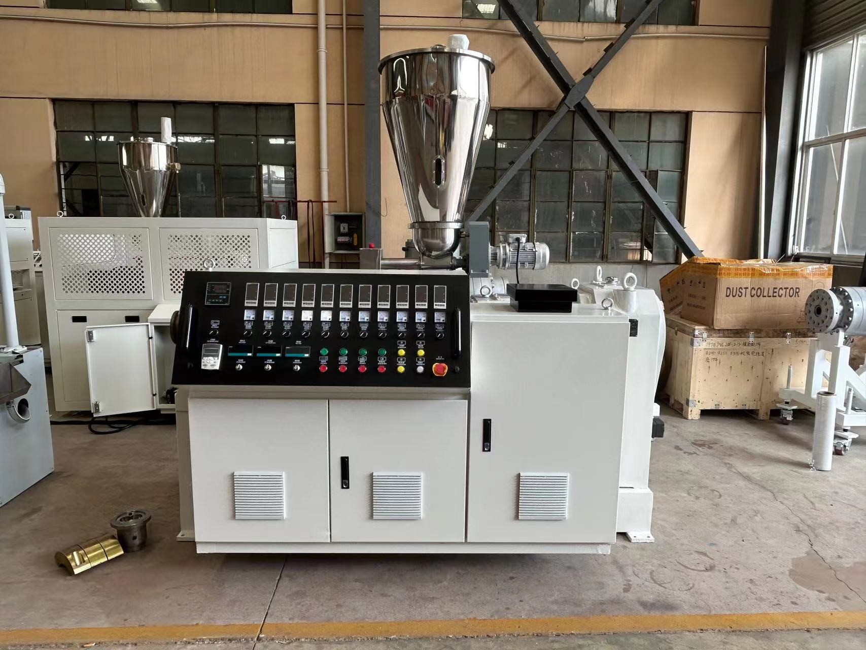 55/110 22KW PVC Profile Production Line Twin Screw Extruder Machine