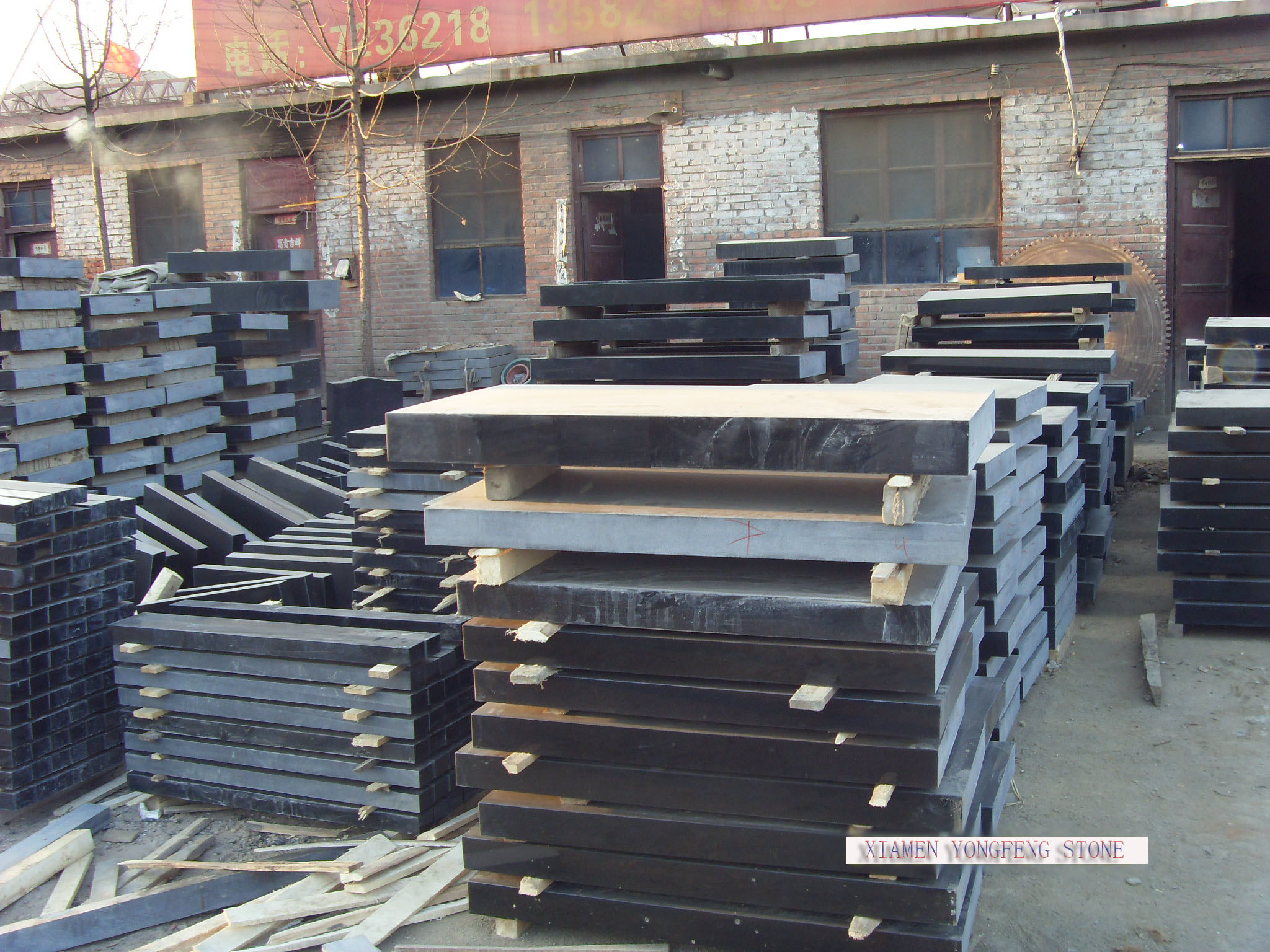 Monument Tombstone Granite Memorial Stones 3.04 G / Cm³ Density Black Russian Style
