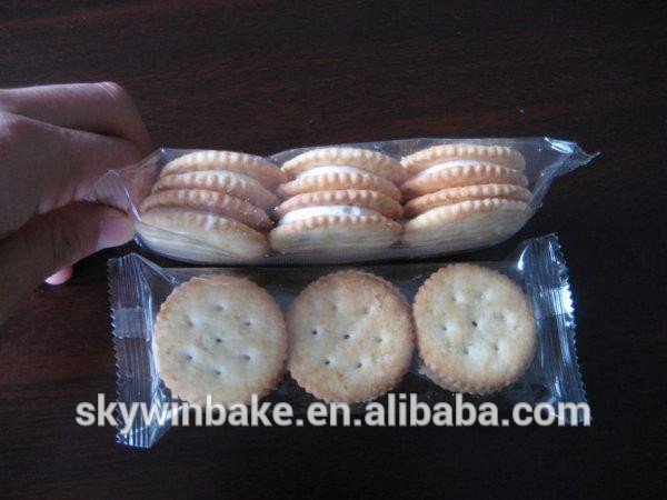 Guomao Motor Three Servo Flow Pack Packaging Machine for Biscuit