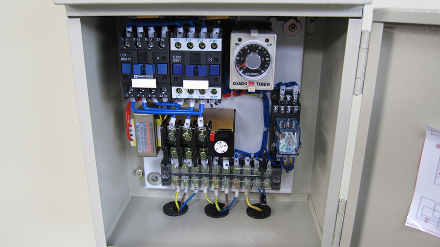Geared Motor Driven NC Plate Leveling Machine For Straighten Aluminum Processing