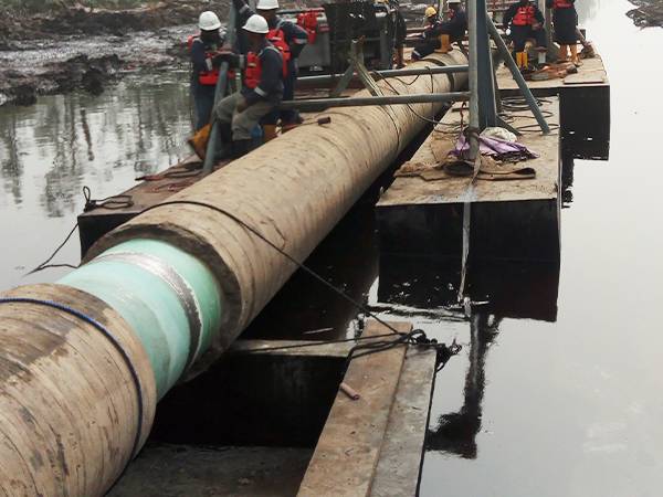 Gas & Oil pipelines with pipeline reinforced mesh over the river