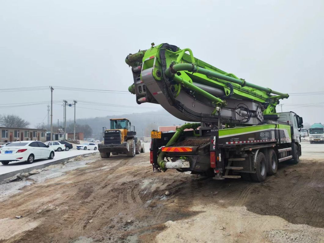 Used Heavy Equipment for Ready Mix Zoomlion56 Meter Concrete Pump Truck
