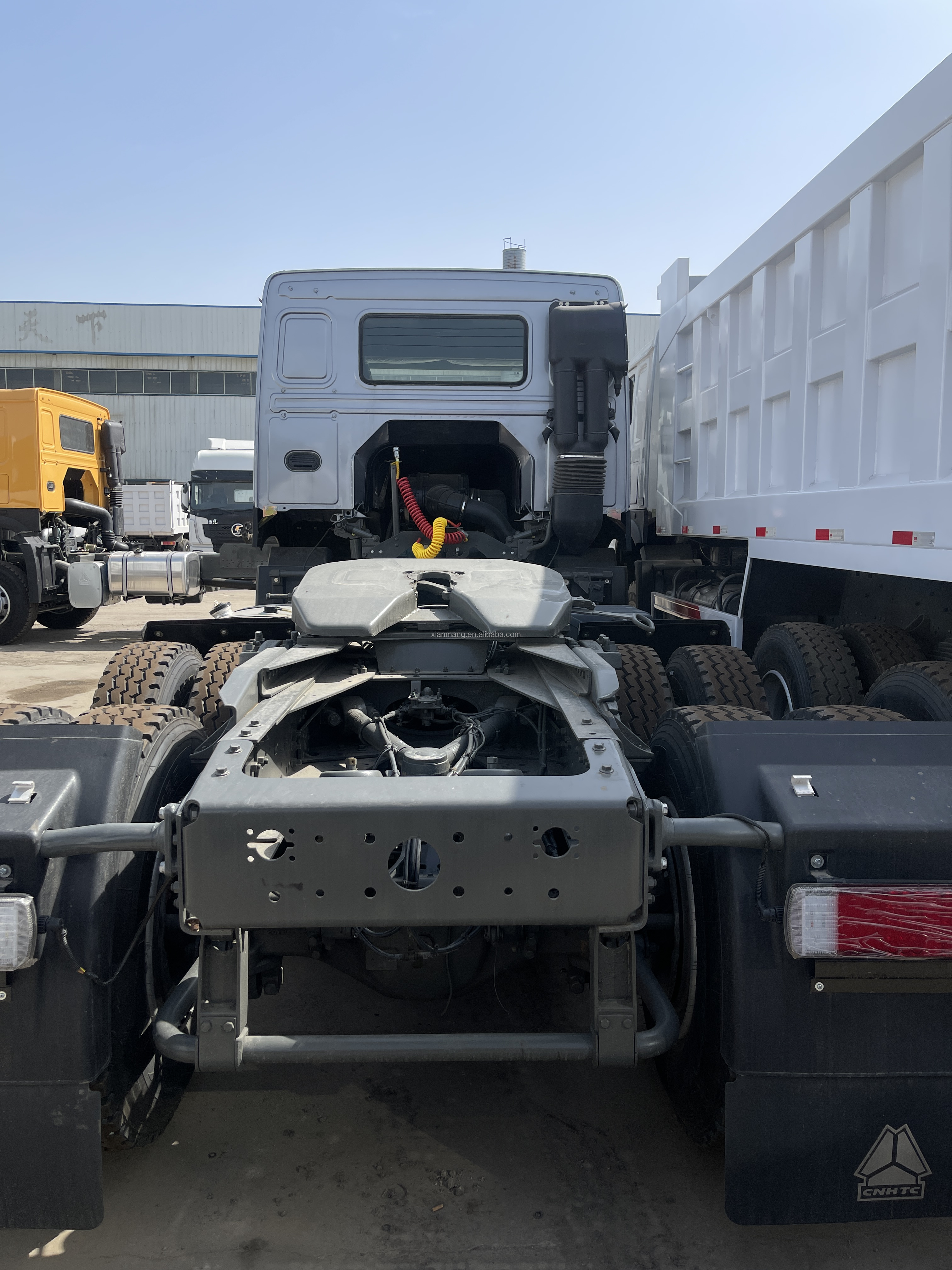 Used Sinotruk Tractor Truck 371HP WEICHAI Diesel Engine Capacity 8L Rear Camera None
