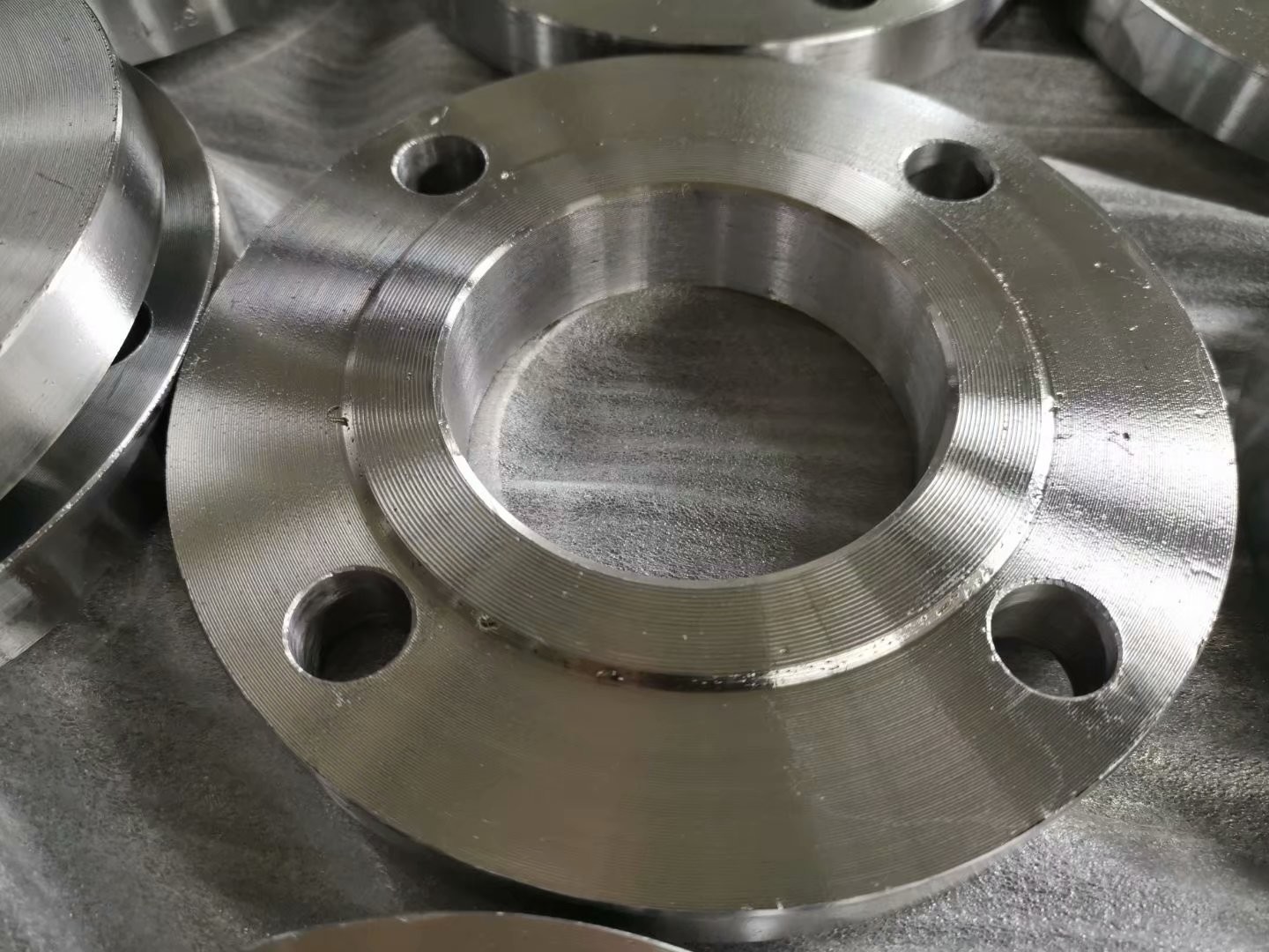 En1092-1 Pn16 Type02 Loose Type Flange Black Paint Welding