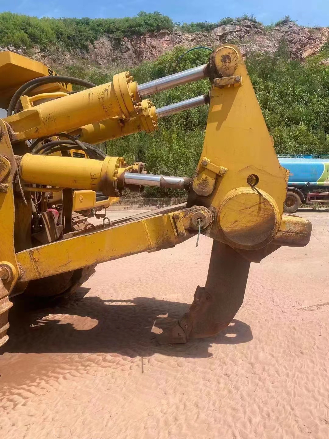 Sell 30Ton 320HP SD32 Dozer with Dozer Blade Good from Chinese Shantui