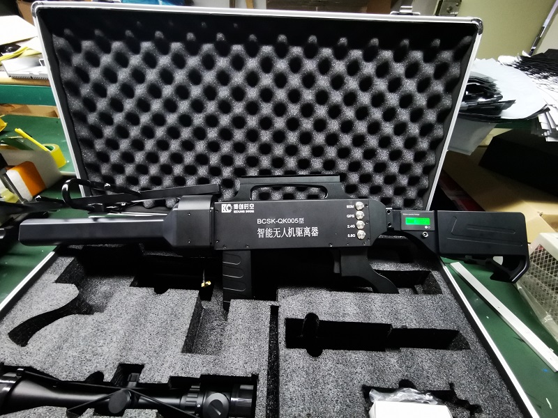 UAV reaction equipment 900m / 1.5g/2.4g/5.8g electromagnetic wave emission drives away the returning UAV aircraft