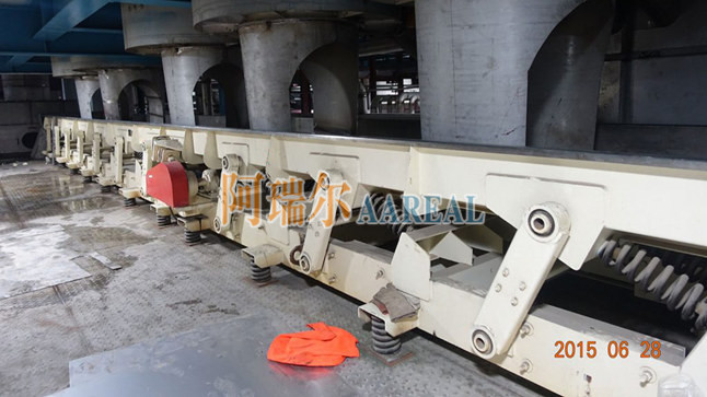 Long Distance Two-Mass Resonance Balanced Vibratory Conveyor for Salt Conveying