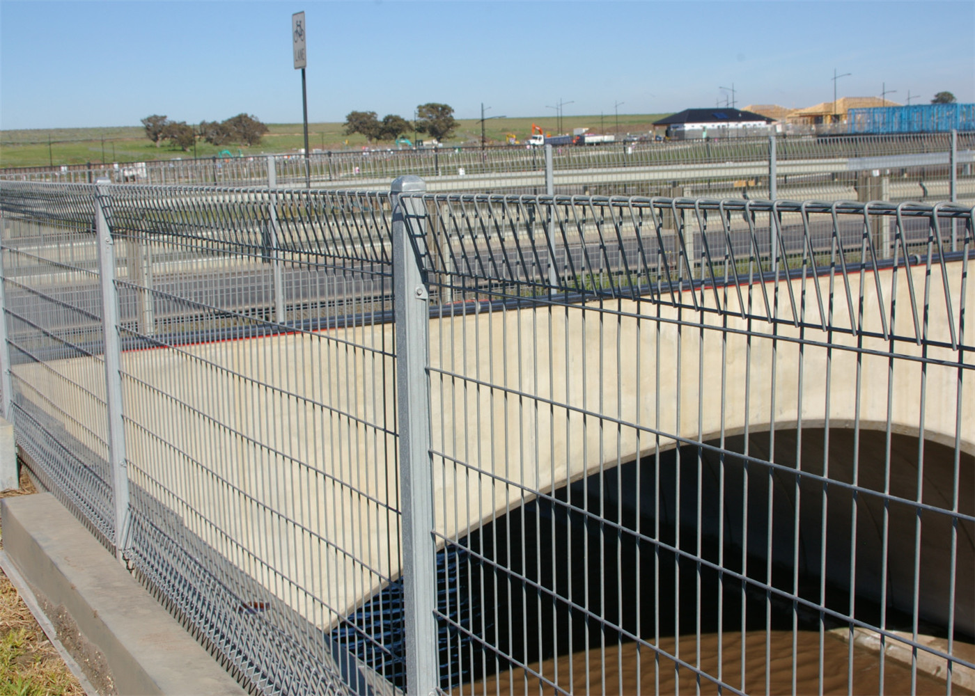 Galvanized Powder Coated Brc Mesh Roll Top Fence