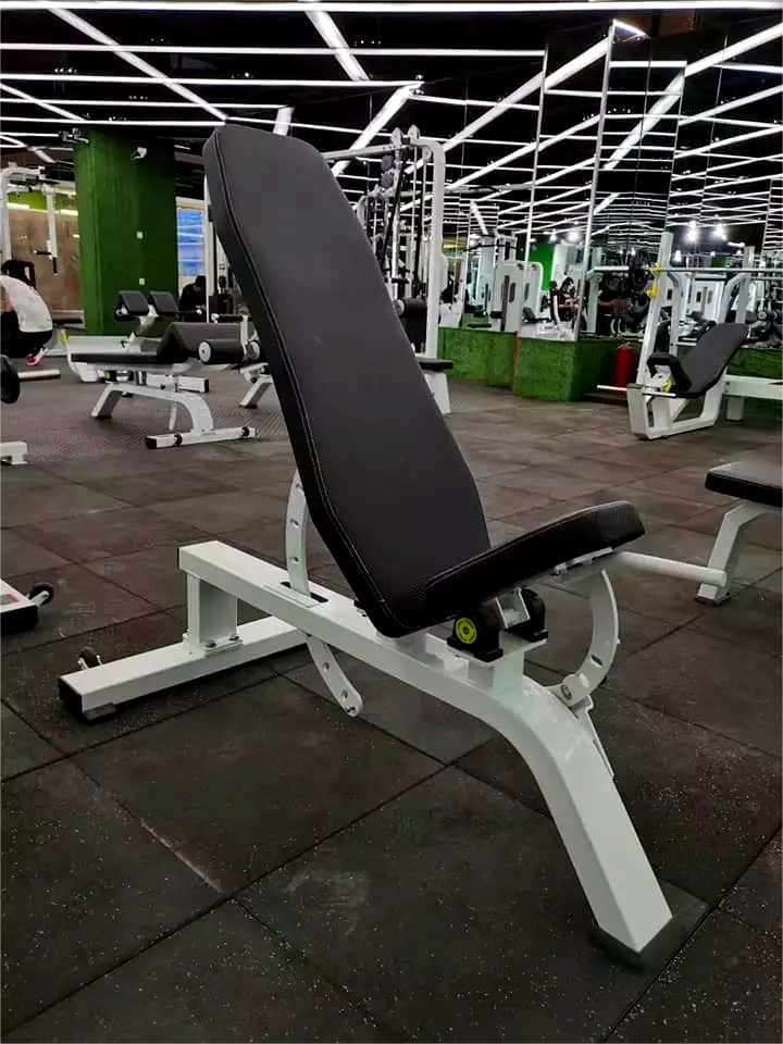 Commercial Adjustable Weight Bench Press Gym Equipment Free Weights Bench for Indoor Use Metal Material