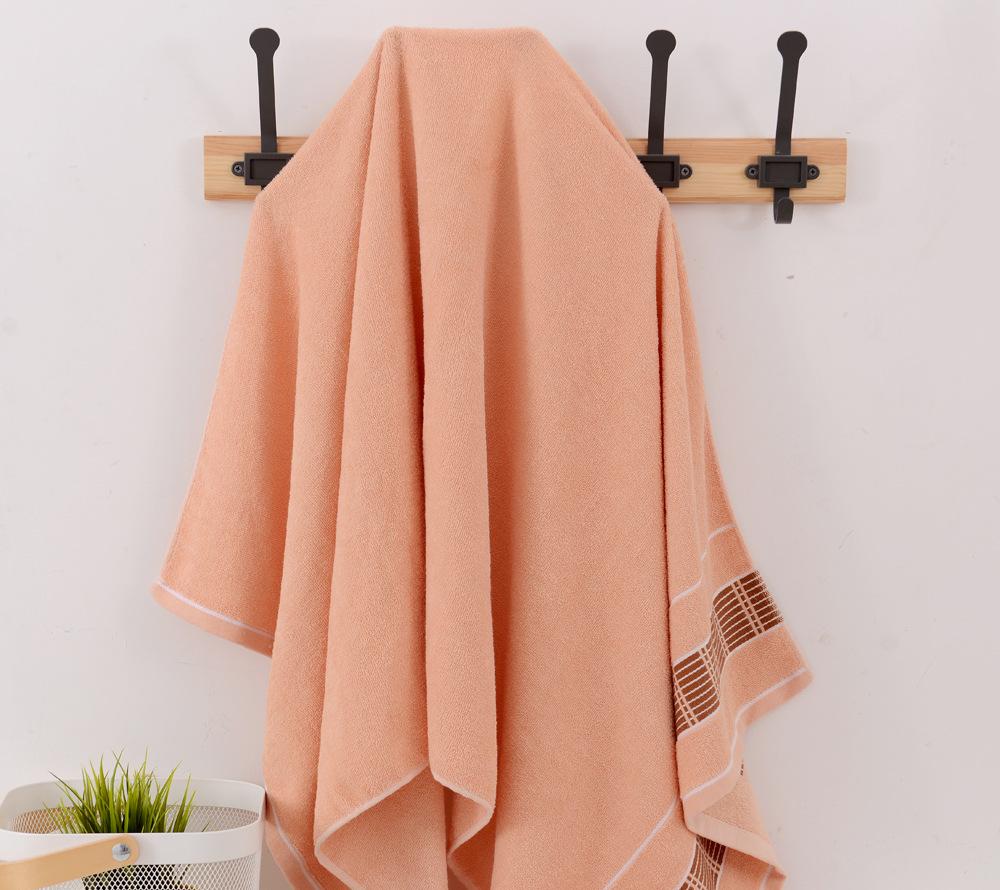 Revolutionize Your Bath Experience with Our 70*140cm Bath Towel in Solid Color Stripes