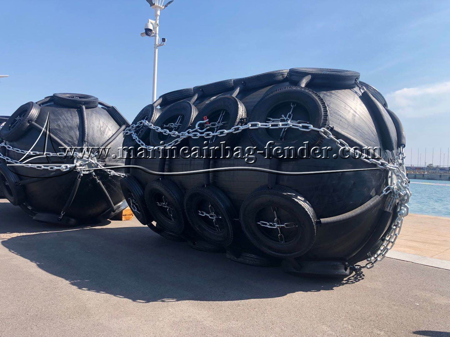 10-15 Years Service Life Dock Rubber Fender For Heavy Duty Marine Environments