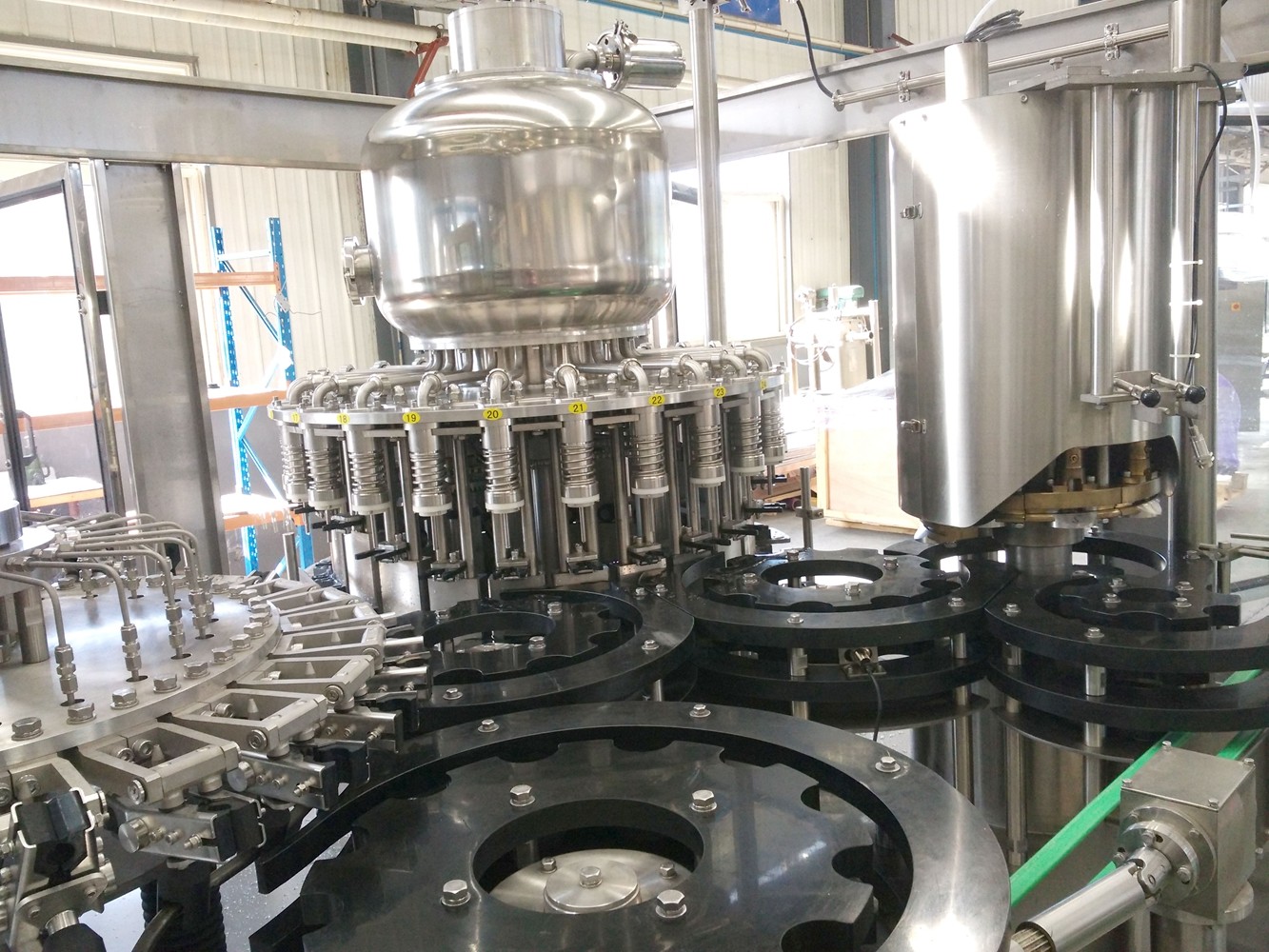 Carbonated Soft Drinking 16000bph Pet Bottle Soda Filling Machine