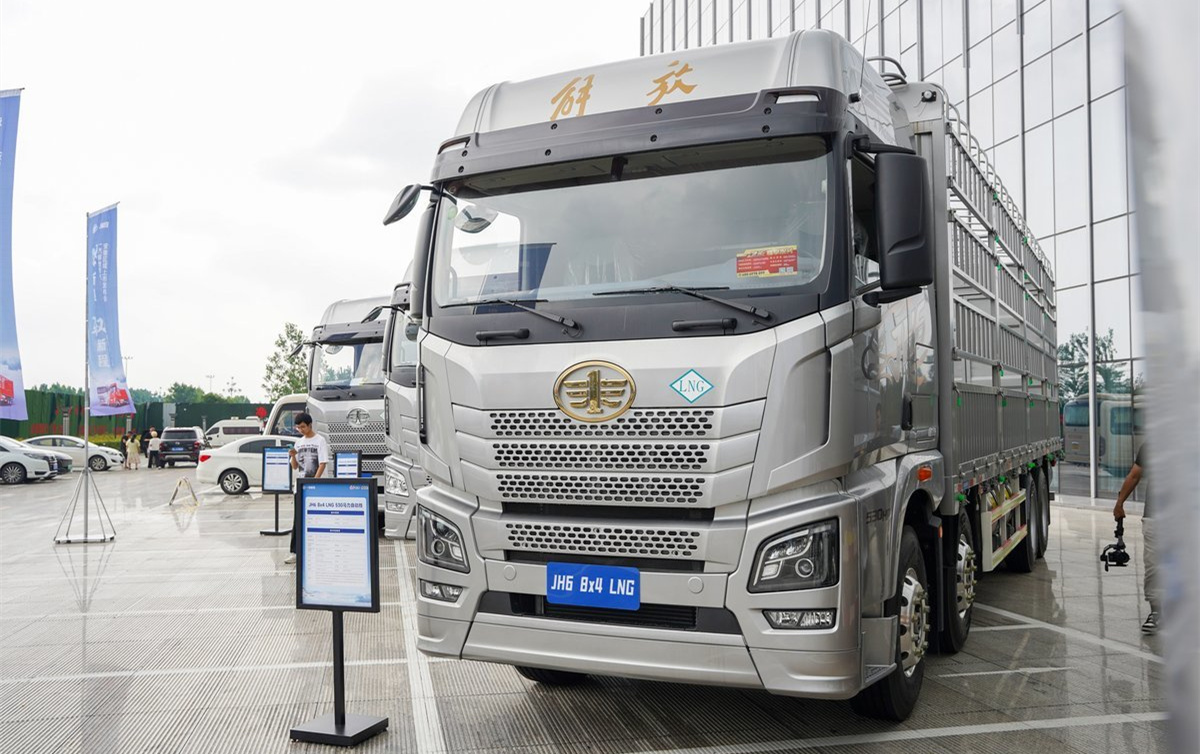 FAW JH6 Heavy Truck Zhizun Edition 2.0 530 Horsepower 8X4 9.4 Meters LNG AMT Automatic Gear Warehouse Grid Truck (liquid Slow)
