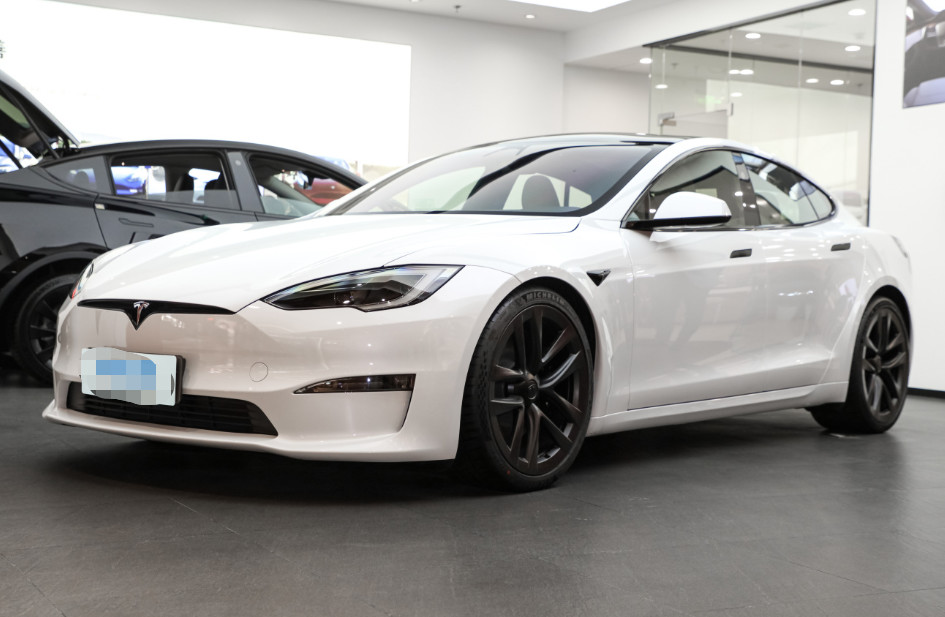 Fantastic Tesla New Model S Double Motors 493KW All-Wheel-Drive Version 715KM Range