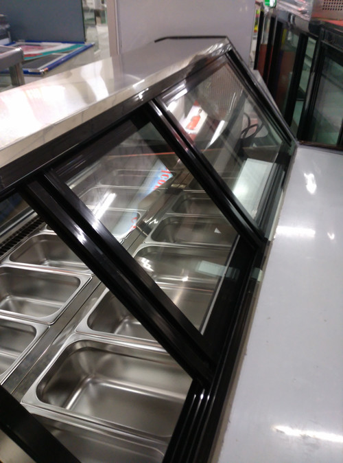 Commercial Italian Ice Cream Display Freezer With Customized Pans OEM Light