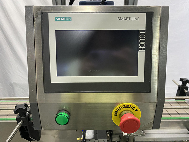 SGS Antirust automatic screw capping machine , anticorrosive bottle capping equipment