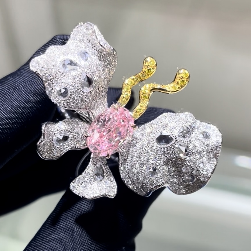 18k Oval Shape Butterfly Design Ring Lab Grown Pink Diamond Ring Luxury And Beautiful Design For Party For Banquet