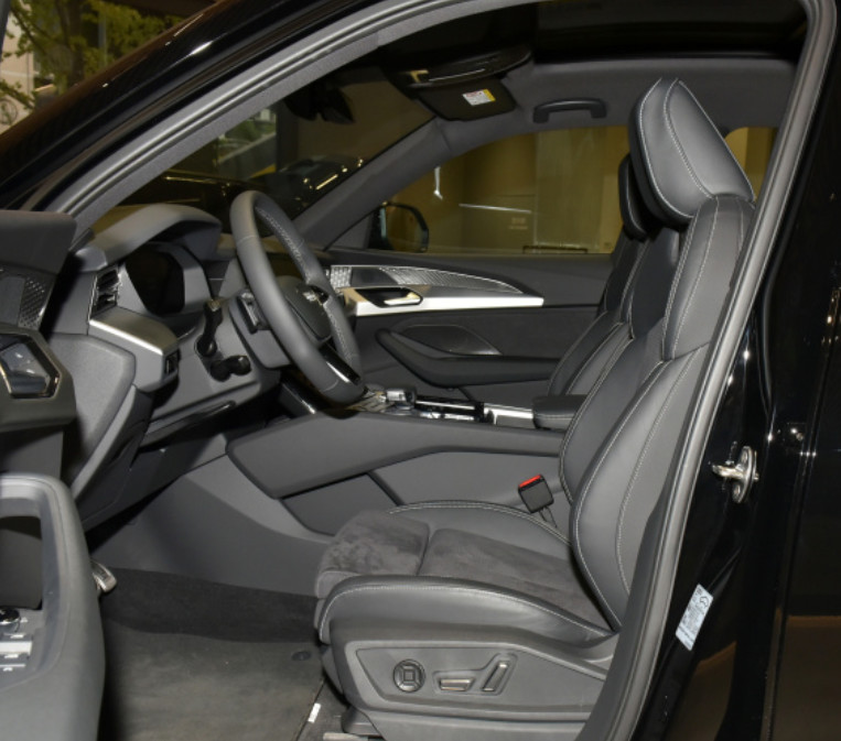 AUDI Q6 2022 45 TFSI quattro QIYUN type flying riding suit 5 Door 7 seats SUV