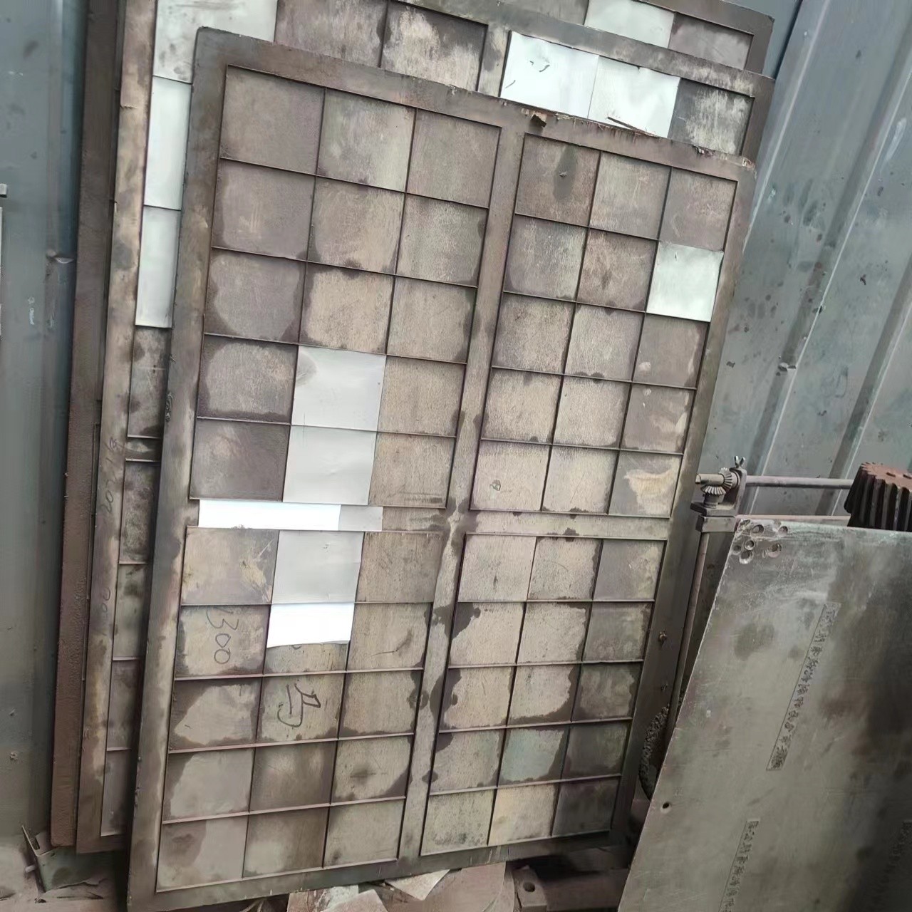 Alloy Steel Sliding Bearings Emboss Machine HJ1100 4KW Motor Welded Indentation