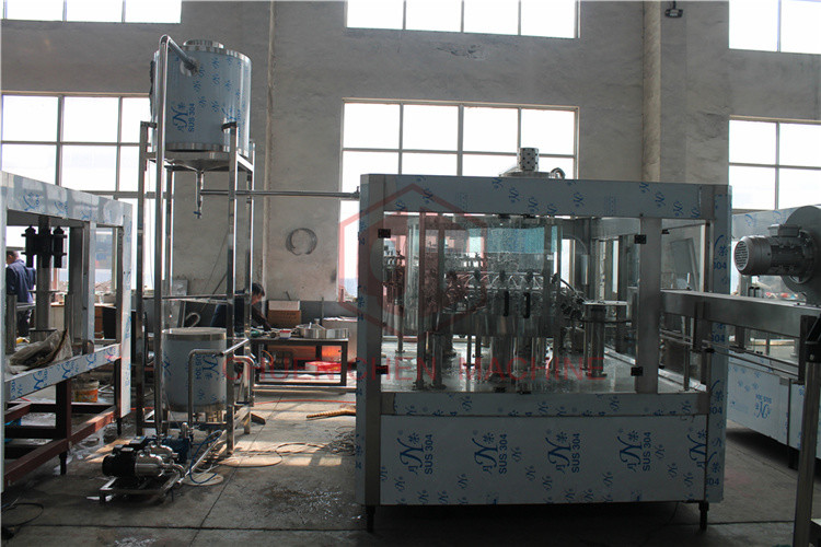 Vacuum Return System Plastic Bottle Filling Machine , Small Scale Juice Bottling Equipment