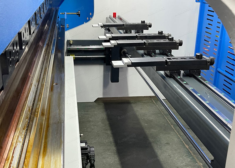 Cnc System 220Tons 3200mm DA53T 4+1 Hydraulic CNC Press Brakes With R Axis Steel Plate Bending Machine