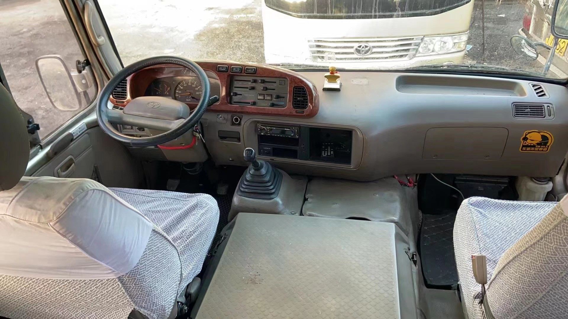 Used Toyota Bus 23 Seats Front Engine Used Coaster Sealing Window Manual Transmission