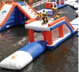 0.9mm PVC Inflatable Floating Water Park Inflatable Obstacle Course On Water