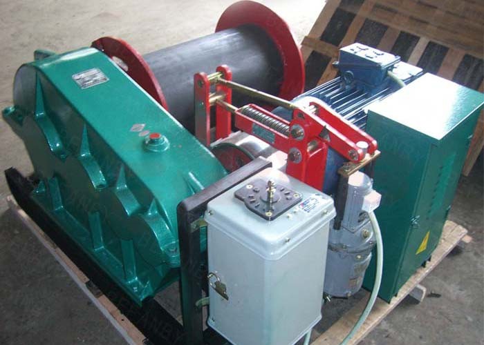 Towed Electric Wire Rope Winch , Construction Pulling Remote Control Winch