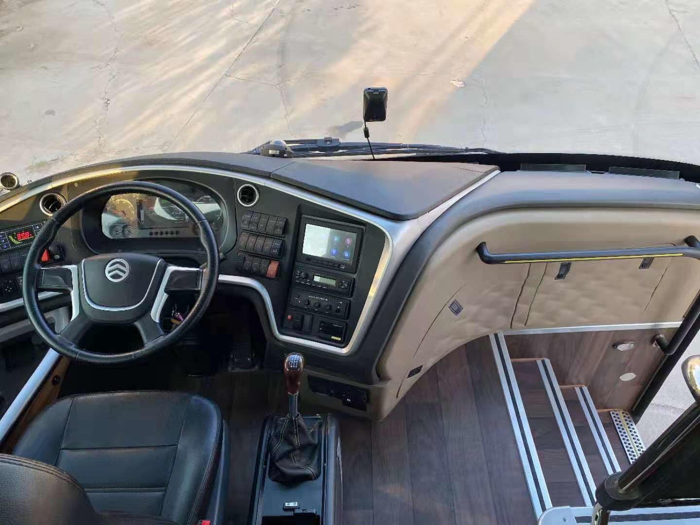 2019 Year 52 Seats Used Passenger Coaches Golden Dragon Brand XML6122 Model Left Hand Steering
