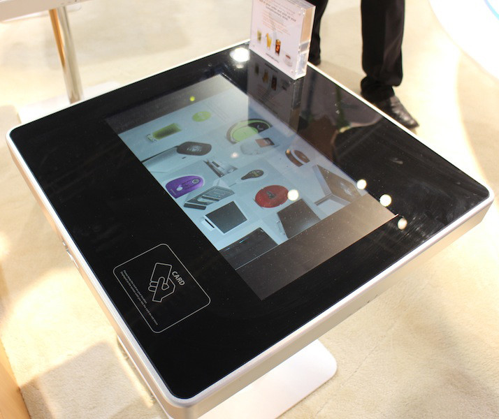 21.5inch Touch Screen Coffee Table Game Customized Interactive Touch Table Dispaly Advertising In Indoor Environments