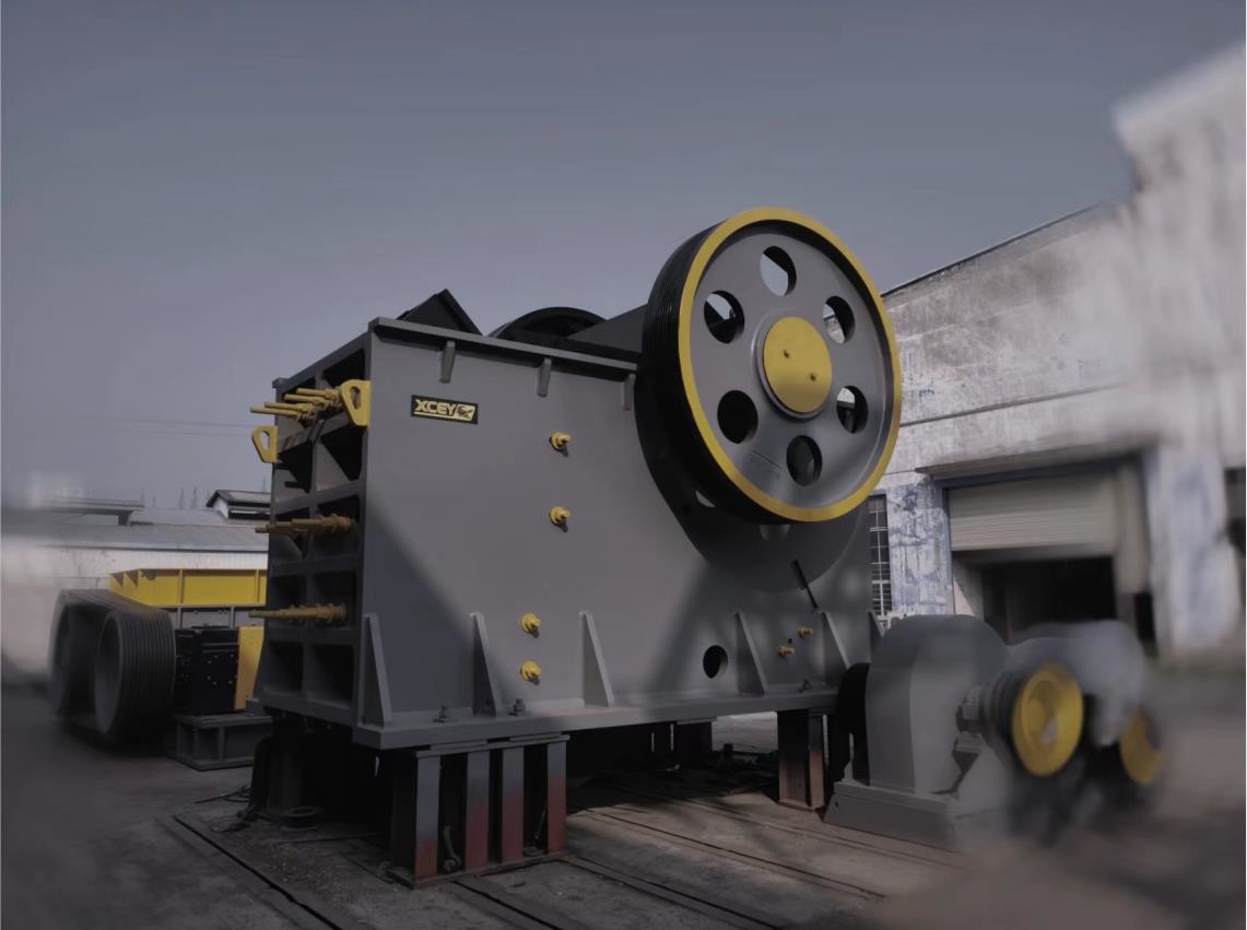 300 - 800 TPH Iron Ore Crushing Machine Safe And Smooth Operation