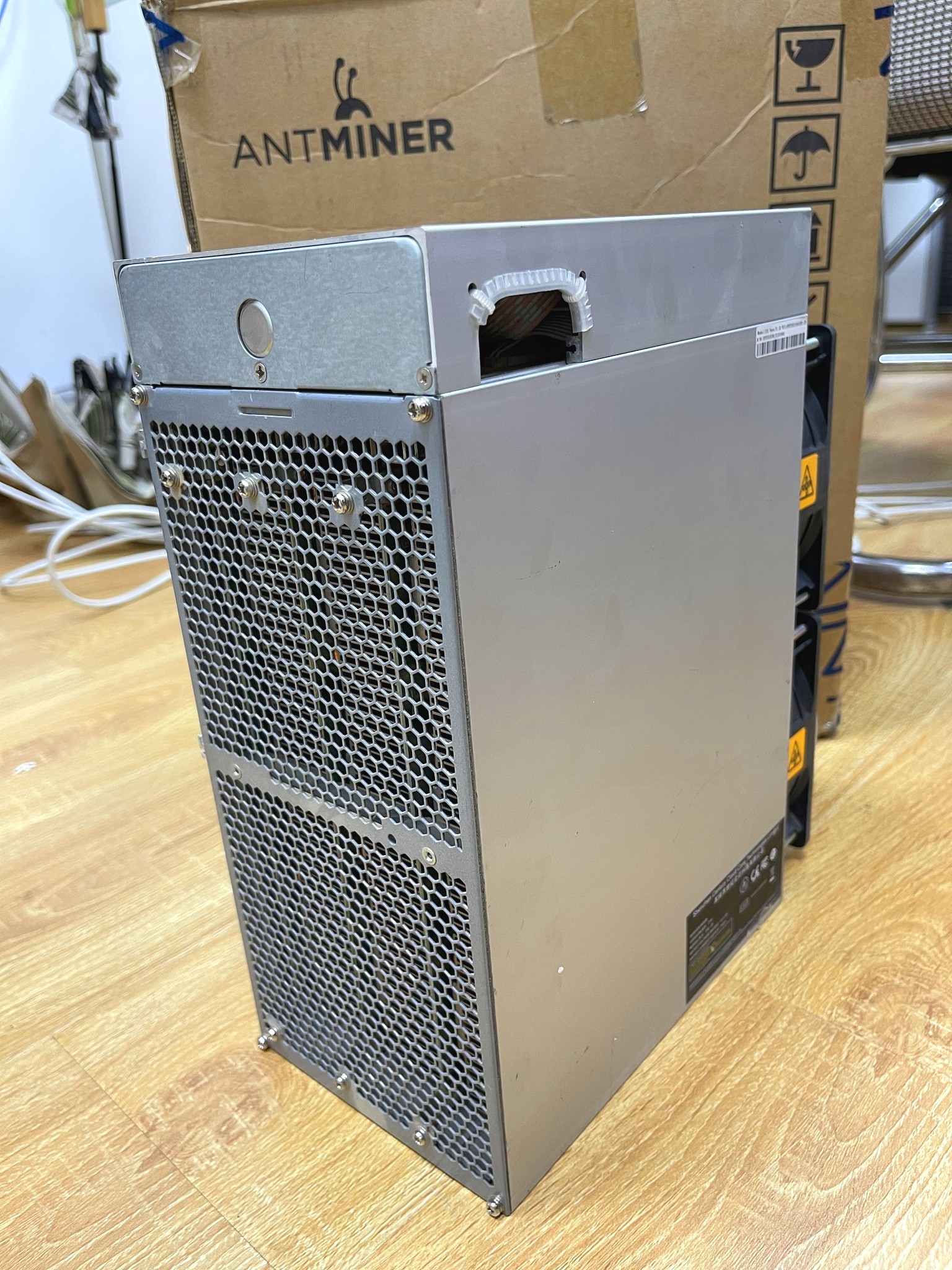 1510W Bitmain ASIC Miner Equihash Algorithm Used Antminer Z11 135K
