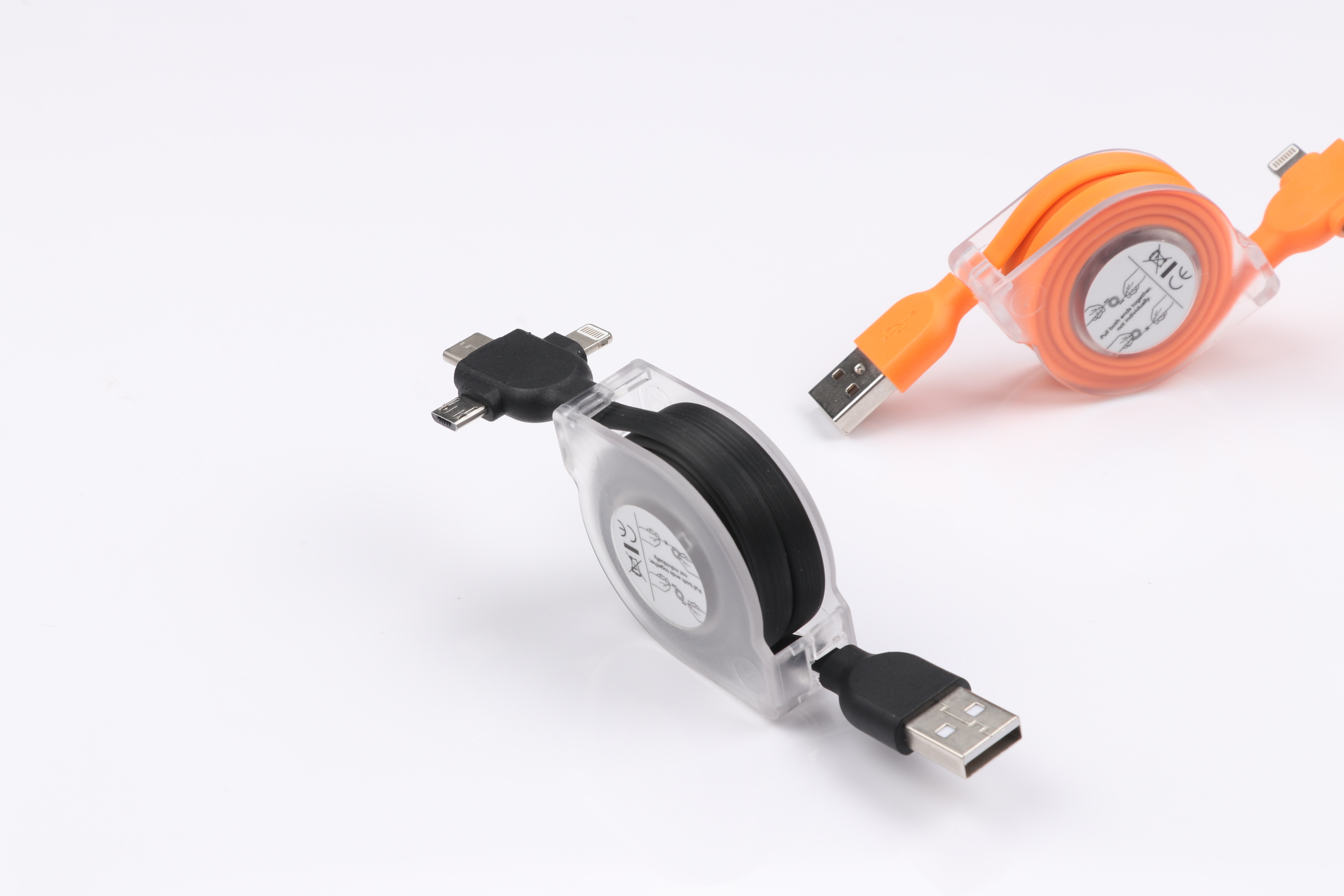 Solid Durable Retractable USB Data Extension Cable 3 In 1 TPE UV Material 5V 2.1A