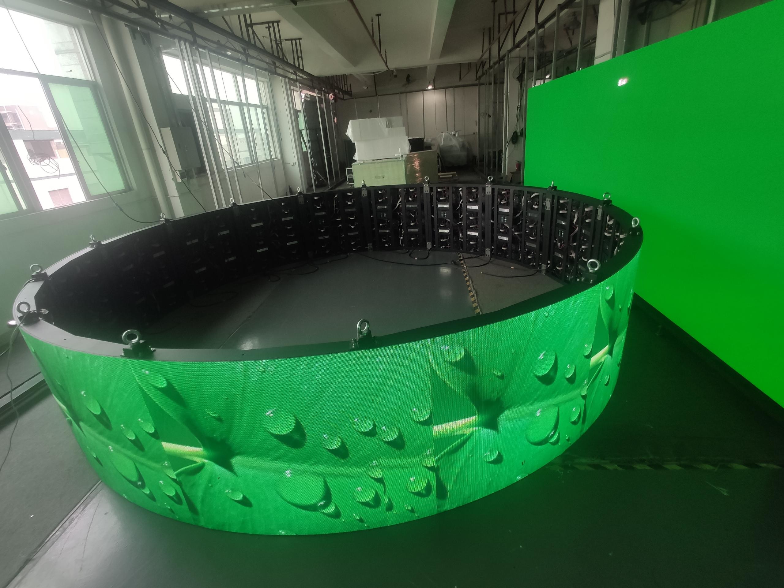 Shopping Malls P4 Flexible LED Displays 3840 hertz Curved Led Video Wall