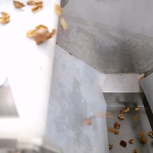 2 Tons Automatic Feeding Walnut Shelling Machine Featured Kernel Shell