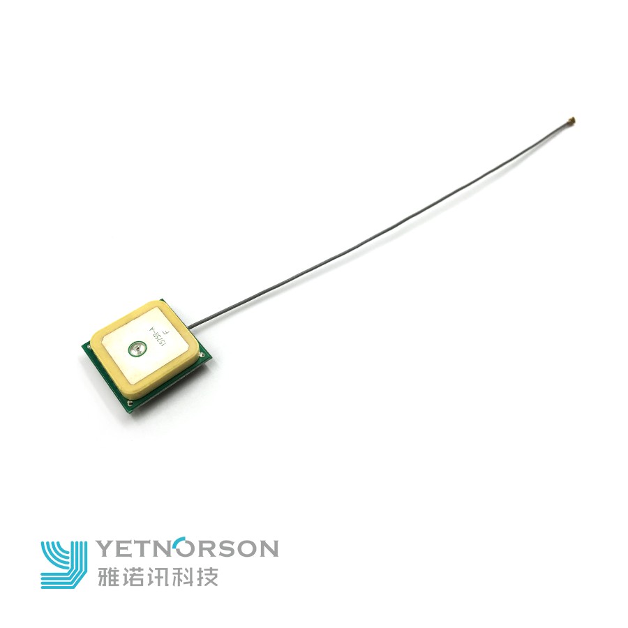 28±3dBi Gain Internal GPS Glonass Beidou Cremic Antenna for Car Navigation System