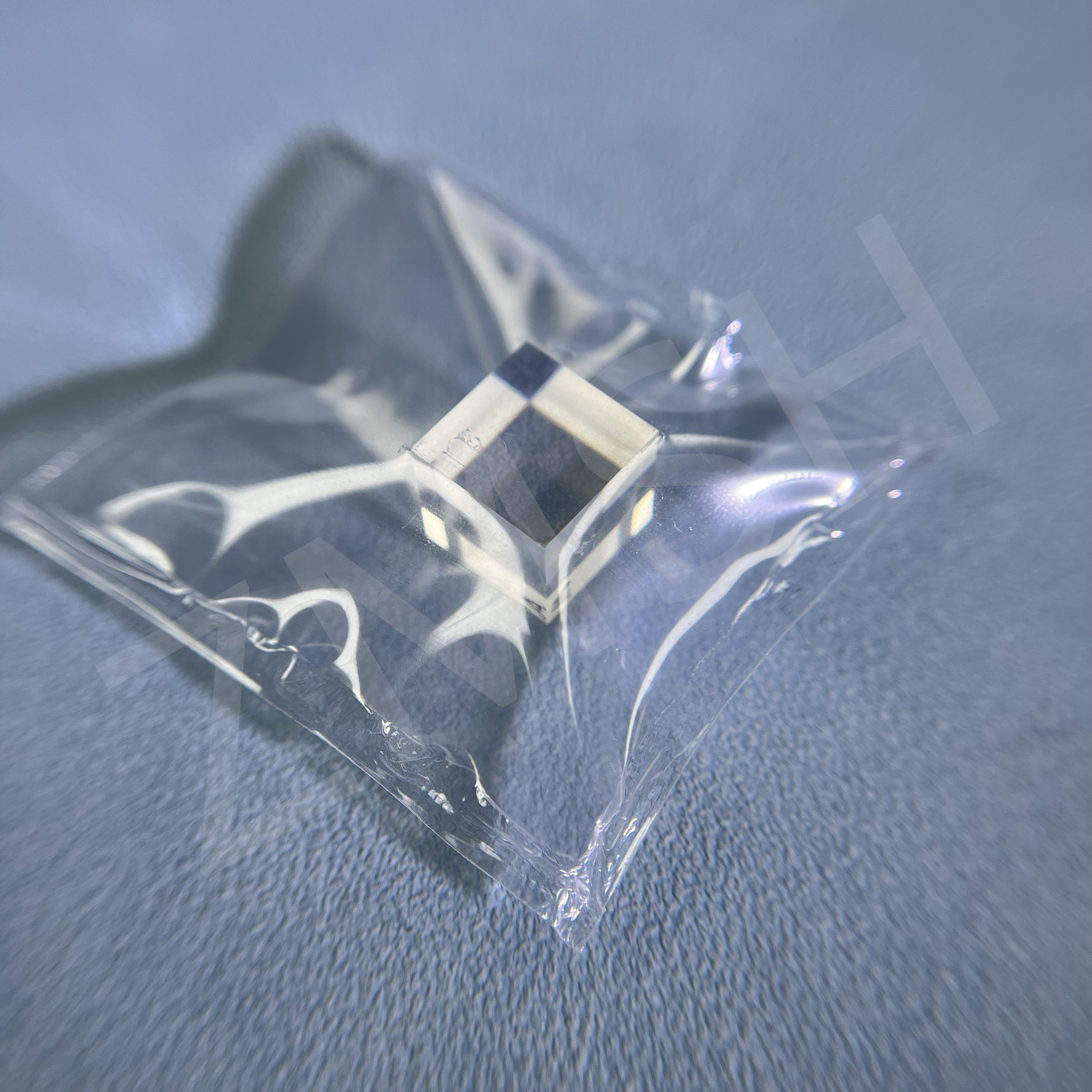 10x10x10mmt Transparent SiC Optical Lens 4H-SEMI Hardness 9.0 Customzied Shape