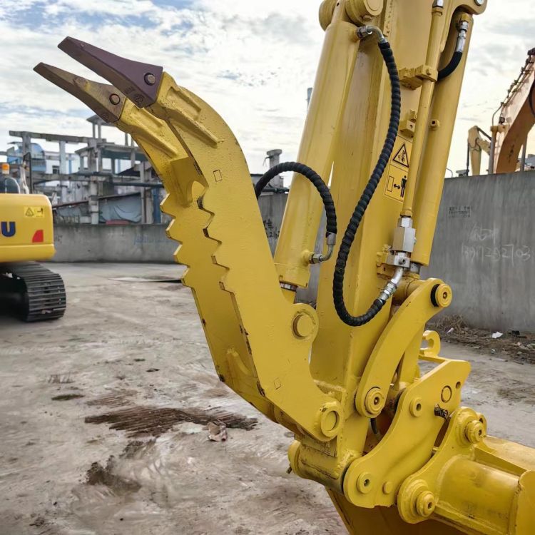 Used 5 Ton Mini Excavator Komatsu PC56-7 with Cummins Engine and 0.2m3 Bucket Capacity