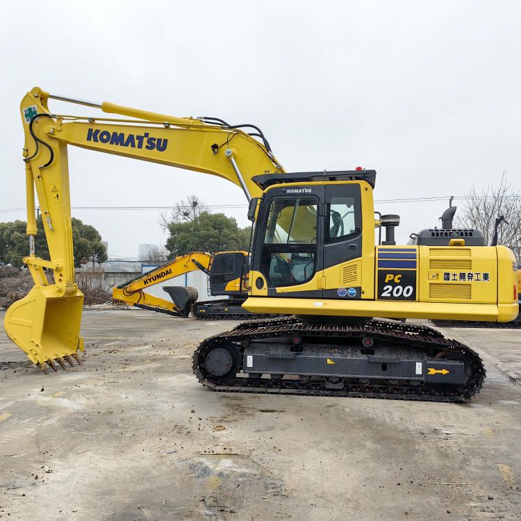 20 Ton Used Digger Komatsu Excavator PC200-8 with Original Hydraulic Pump in Shanghai