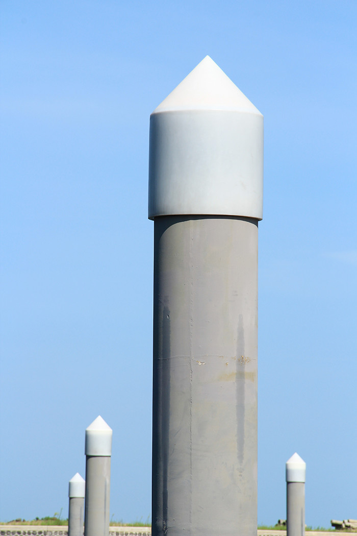 Heavy Duty PE Fiberglass Plastic Piling Caps For Marine Dock Pontoon Dock