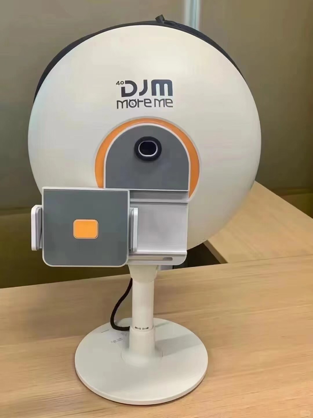 2.5kg Skin Care Analysis Machine Portable 7200K Skin Analysis Equipment With Magnifying Lamp