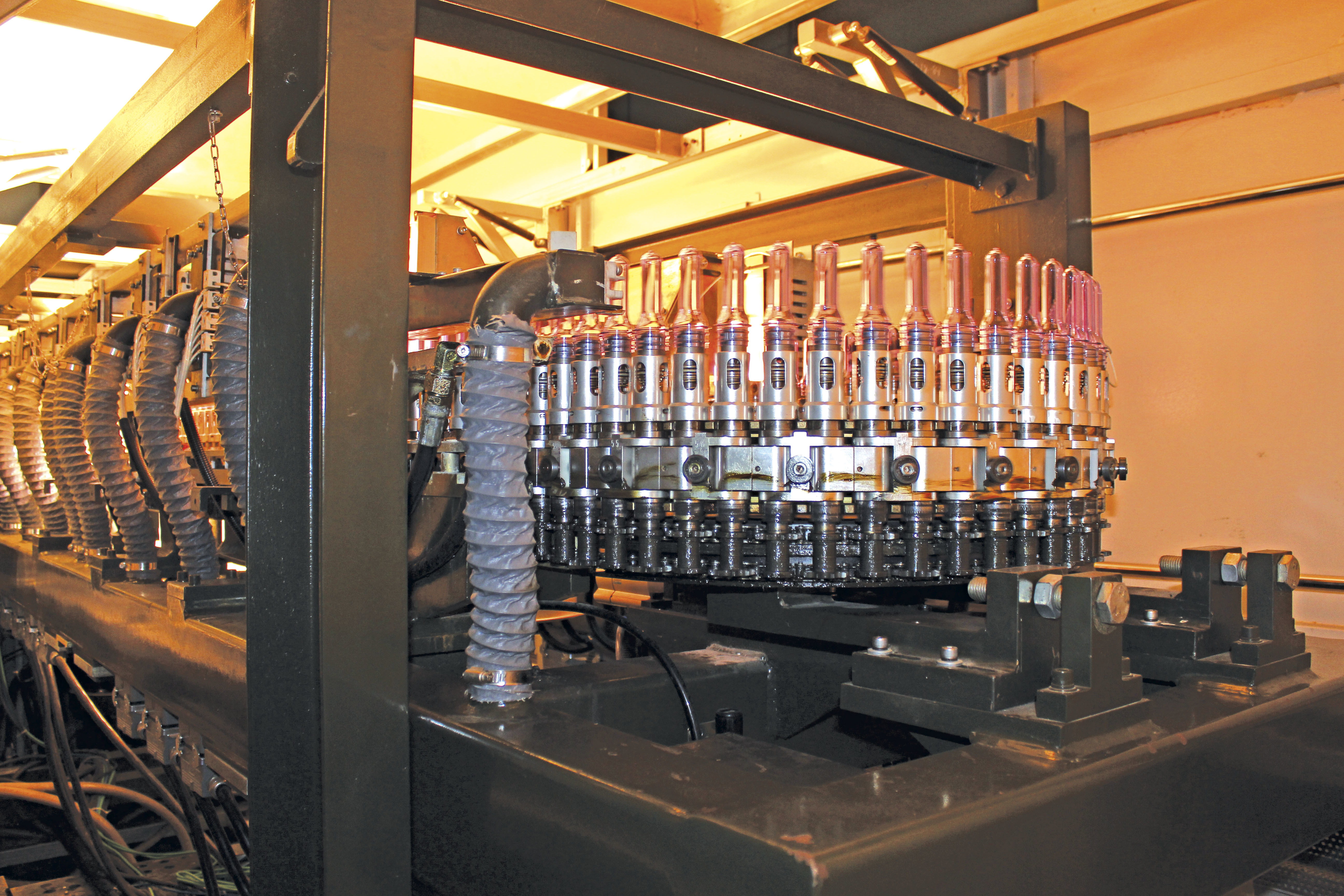Ergonomic Design 1500ml Bottle Blow Molding Machine