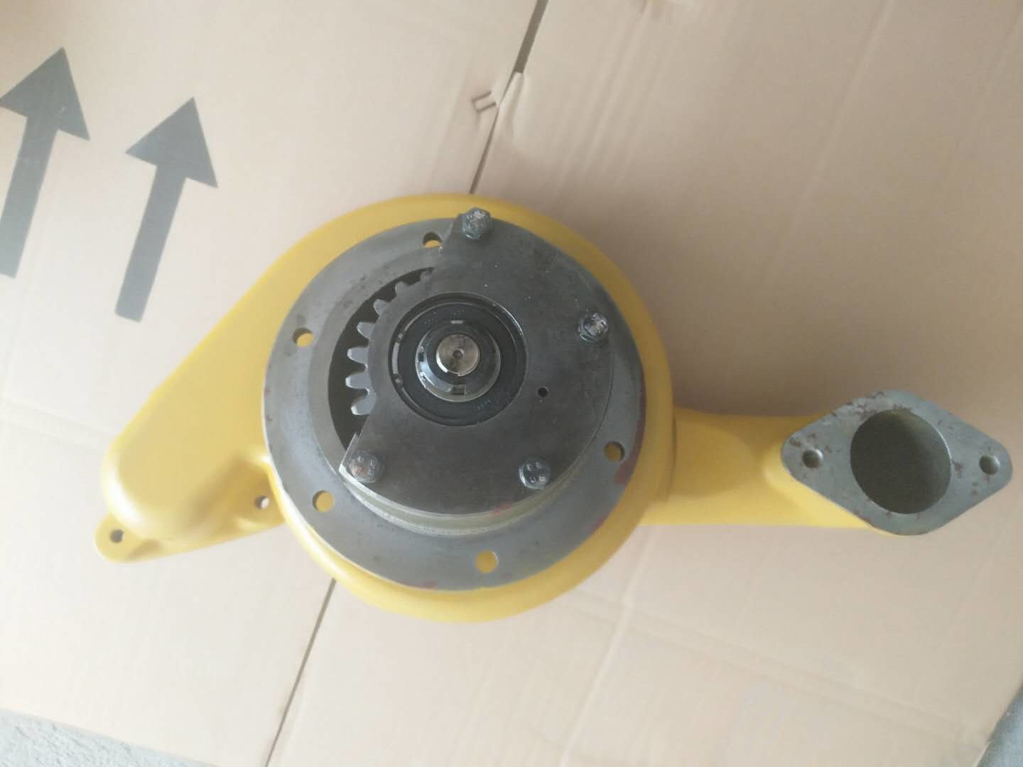 komatsu water pump D155 D355 bulldozerwater pump 6127-61-1008 6D155 engine 6127-61-1008