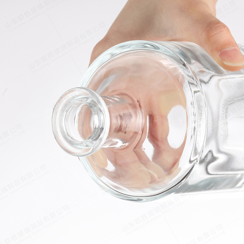 Clear Glass Collar Material 750ml Brandy Gin Rum Tequila Vodka Spirits Bottle with Lid