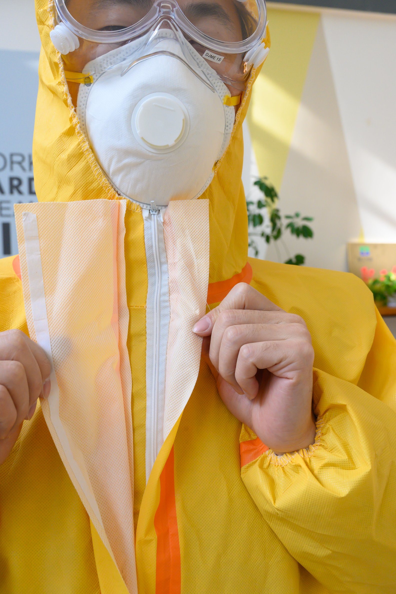 Decontamination Heavy Duty Protective Coverall Disaster Management Biological Hazard Jumpsuit